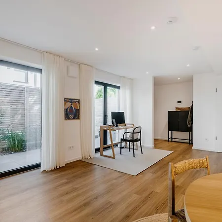 Modernes Mit Terrasse & Homeoffice Апартаменты *